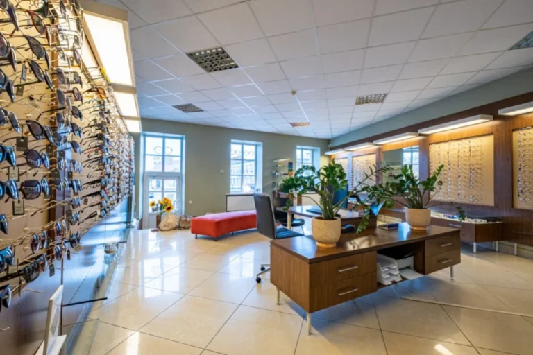 Miesto Optikos salonas Ukmergėje