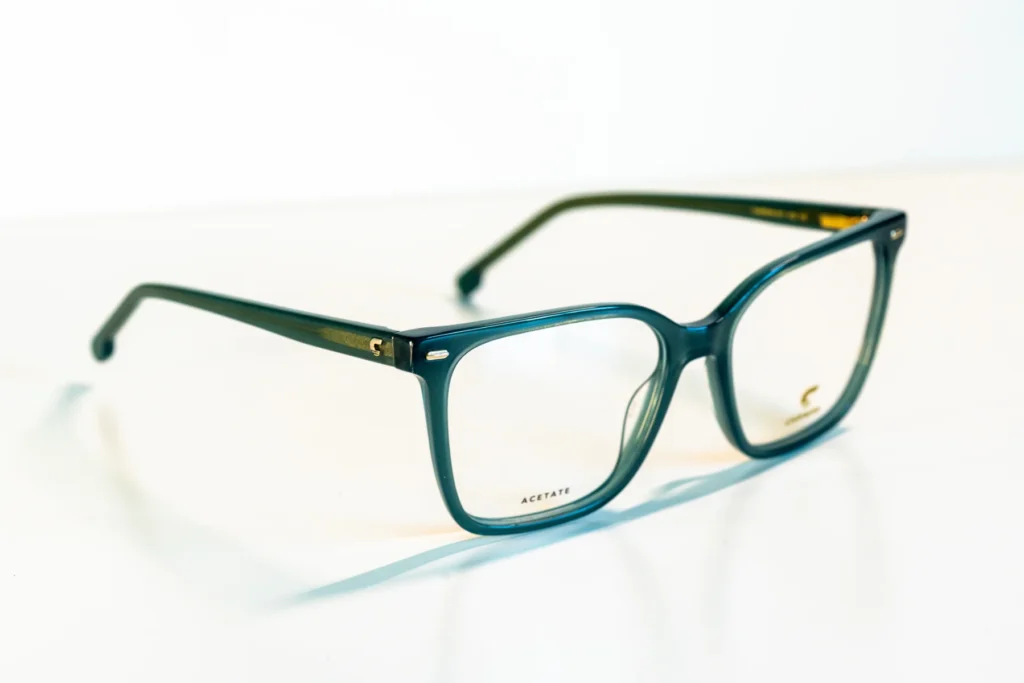 akinių rėmeliai naujienos Hugo Tommy Hilfiger Pierre Cardin Carrera miesto optika akių klinika korekciniai akiniai lęšiai