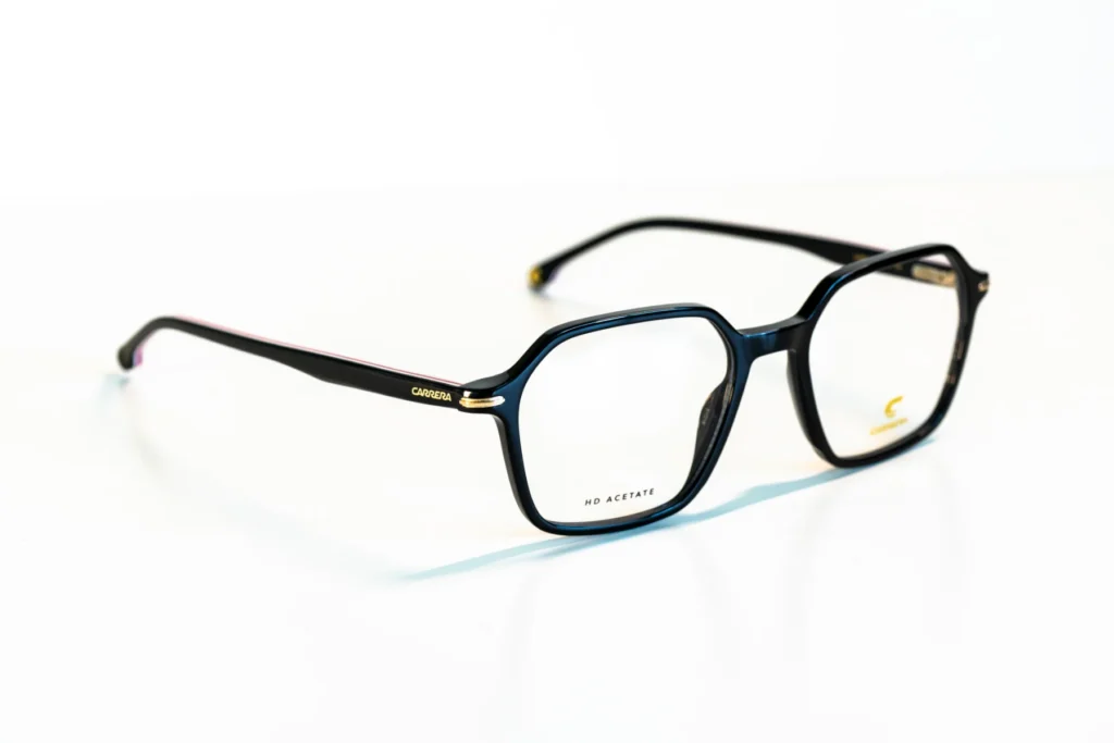 akinių rėmeliai naujienos Hugo Tommy Hilfiger Pierre Cardin Carrera miesto optika akių klinika korekciniai akiniai lęšiai