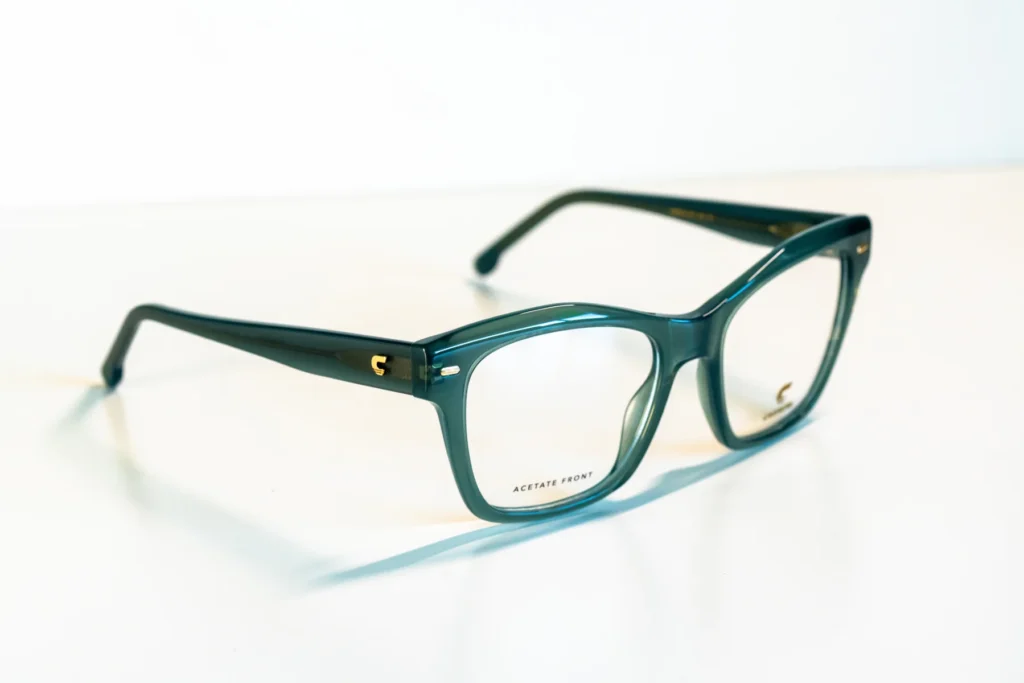 akinių rėmeliai naujienos Hugo Tommy Hilfiger Pierre Cardin Carrera miesto optika akių klinika korekciniai akiniai lęšiai