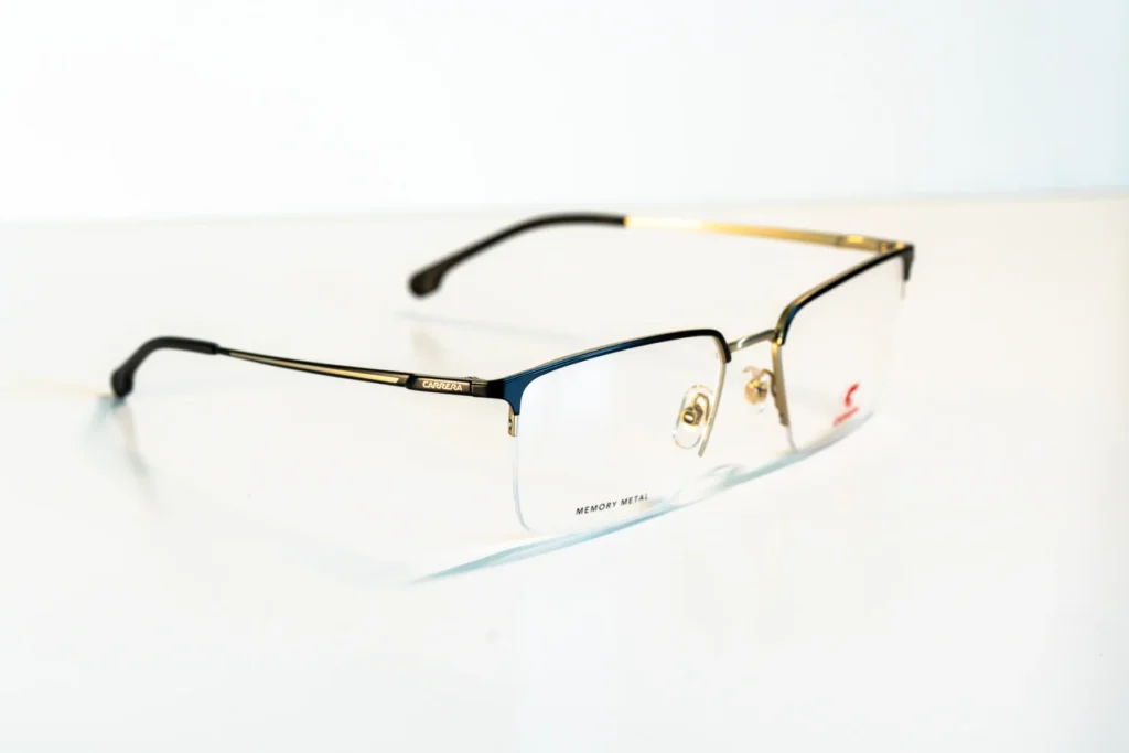 akinių rėmeliai naujienos Hugo Tommy Hilfiger Pierre Cardin Carrera miesto optika akių klinika korekciniai akiniai lęšiai