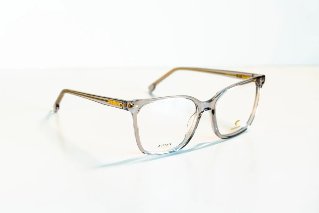 akinių rėmeliai naujienos Hugo Tommy Hilfiger Pierre Cardin Carrera miesto optika akių klinika korekciniai akiniai lęšiai
