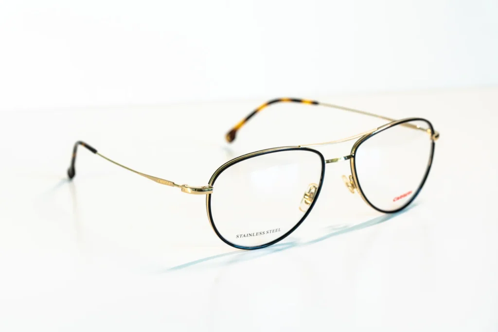 akinių rėmeliai naujienos Hugo Tommy Hilfiger Pierre Cardin Carrera miesto optika akių klinika korekciniai akiniai lęšiai