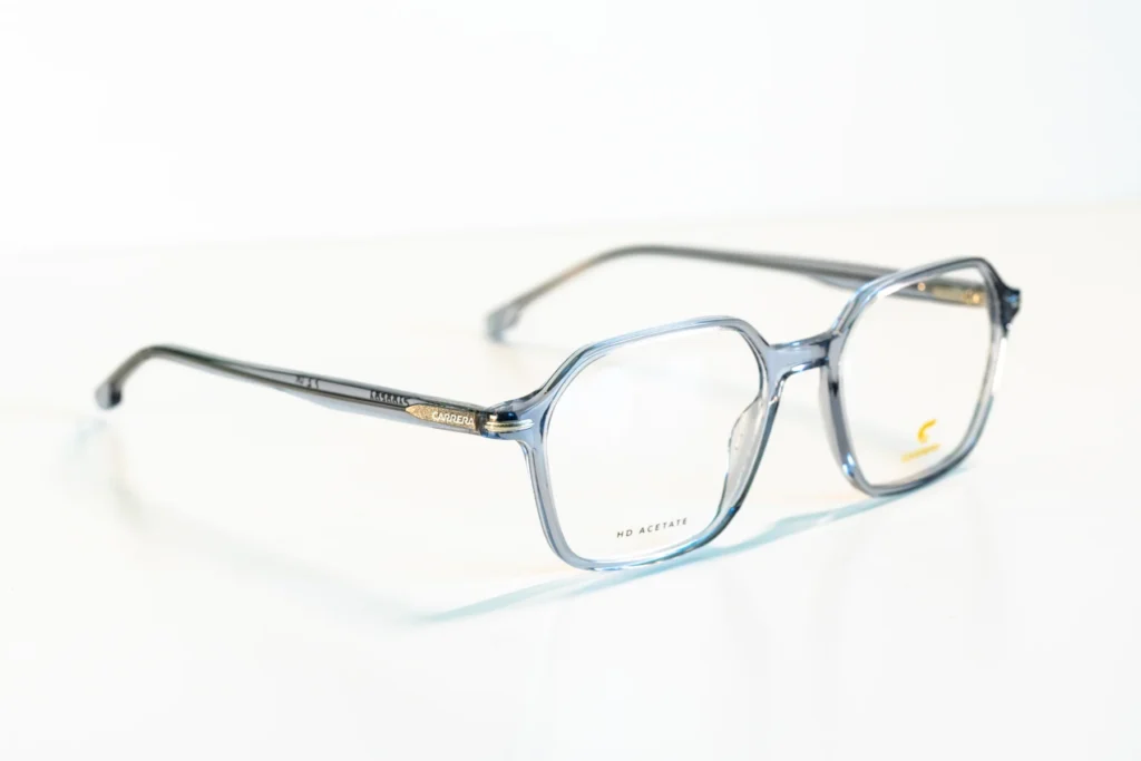 akinių rėmeliai naujienos Hugo Tommy Hilfiger Pierre Cardin Carrera miesto optika akių klinika korekciniai akiniai lęšiai