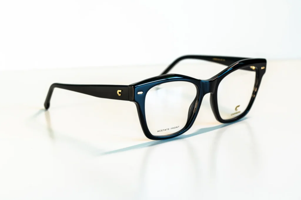 akinių rėmeliai naujienos Hugo Tommy Hilfiger Pierre Cardin Carrera miesto optika akių klinika korekciniai akiniai lęšiai