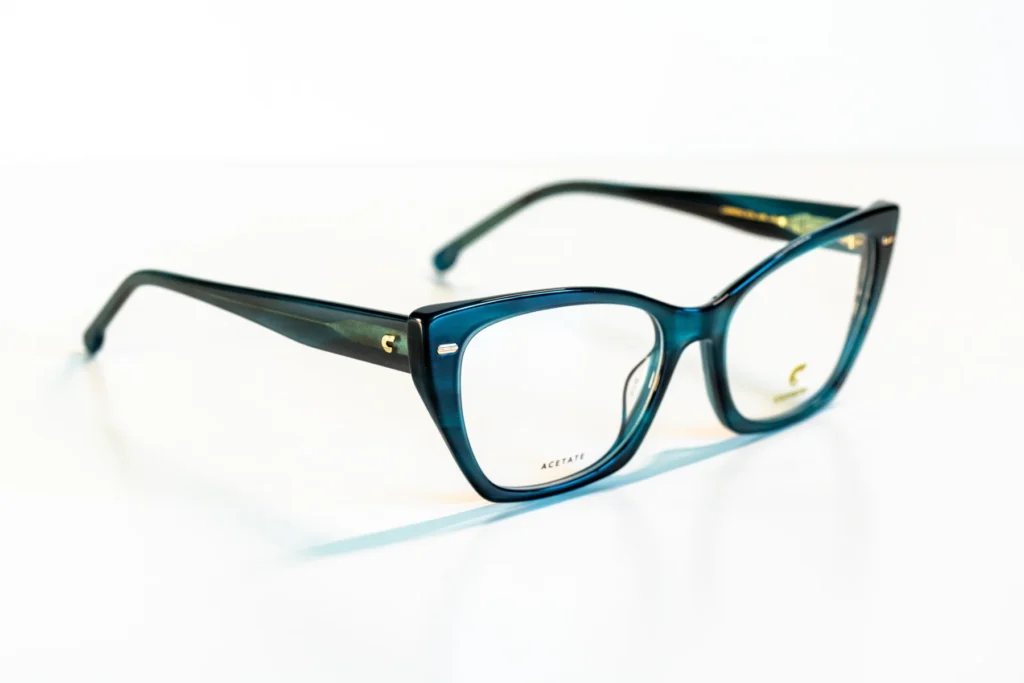 akinių rėmeliai naujienos Hugo Tommy Hilfiger Pierre Cardin Carrera miesto optika akių klinika korekciniai akiniai lęšiai