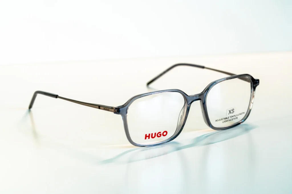 akinių rėmeliai naujienos Hugo Tommy Hilfiger Pierre Cardin Carrera miesto optika akių klinika korekciniai akiniai lęšiai