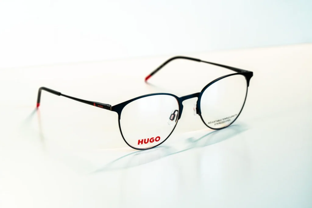 akinių rėmeliai naujienos Hugo Tommy Hilfiger Pierre Cardin Carrera miesto optika akių klinika korekciniai akiniai lęšiai