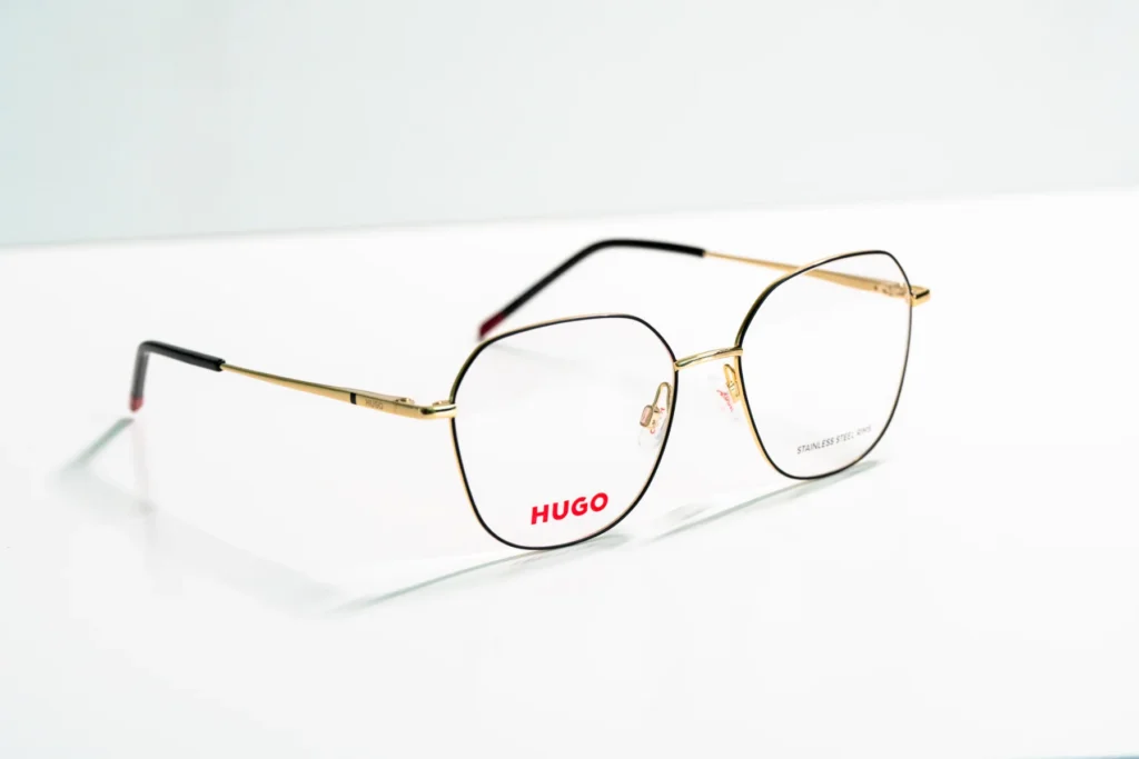 akinių rėmeliai naujienos Hugo Tommy Hilfiger Pierre Cardin Carrera miesto optika akių klinika korekciniai akiniai lęšiai