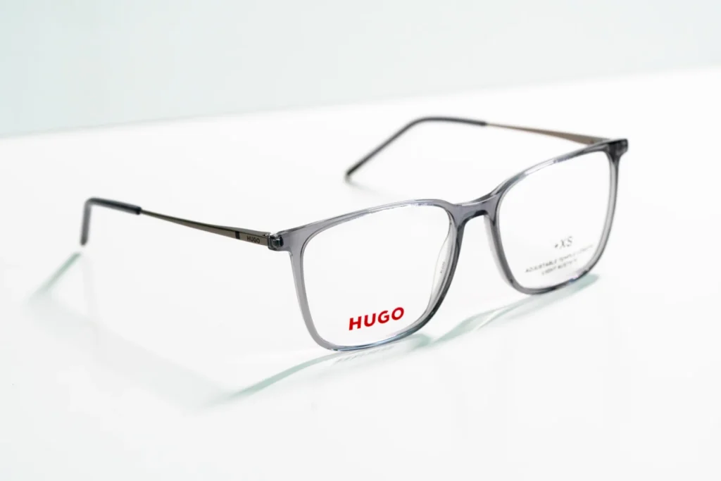 akinių rėmeliai naujienos Hugo Tommy Hilfiger Pierre Cardin Carrera miesto optika akių klinika korekciniai akiniai lęšiai