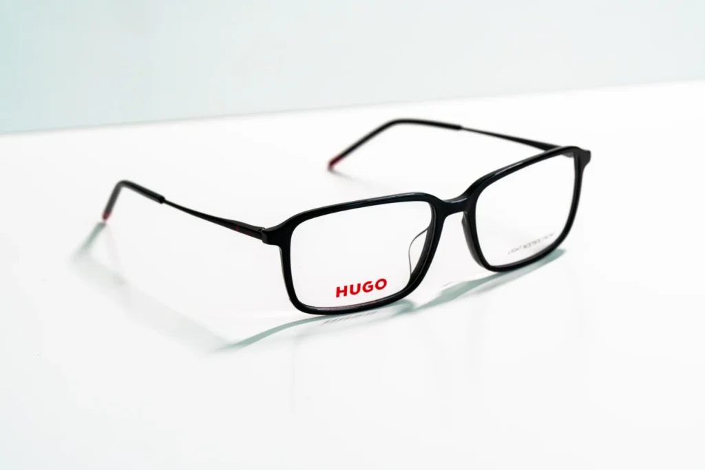 akinių rėmeliai naujienos Hugo Tommy Hilfiger Pierre Cardin Carrera miesto optika akių klinika korekciniai akiniai lęšiai