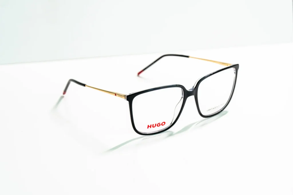 akinių rėmeliai naujienos Hugo Tommy Hilfiger Pierre Cardin Carrera miesto optika akių klinika korekciniai akiniai lęšiai