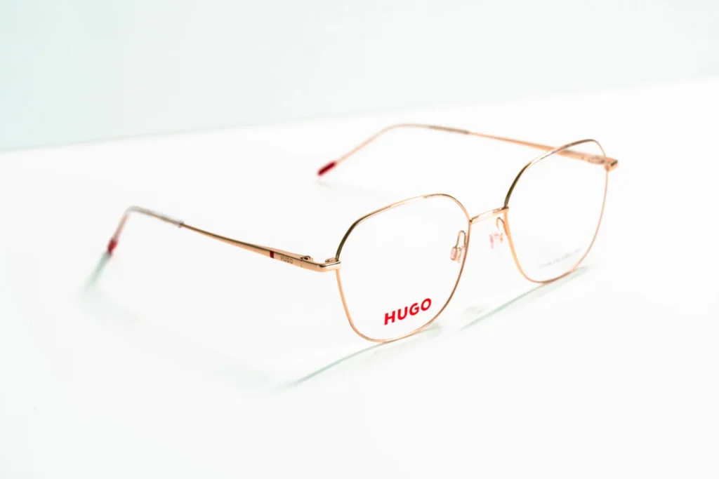 akinių rėmeliai naujienos Hugo Tommy Hilfiger Pierre Cardin Carrera miesto optika akių klinika korekciniai akiniai lęšiai