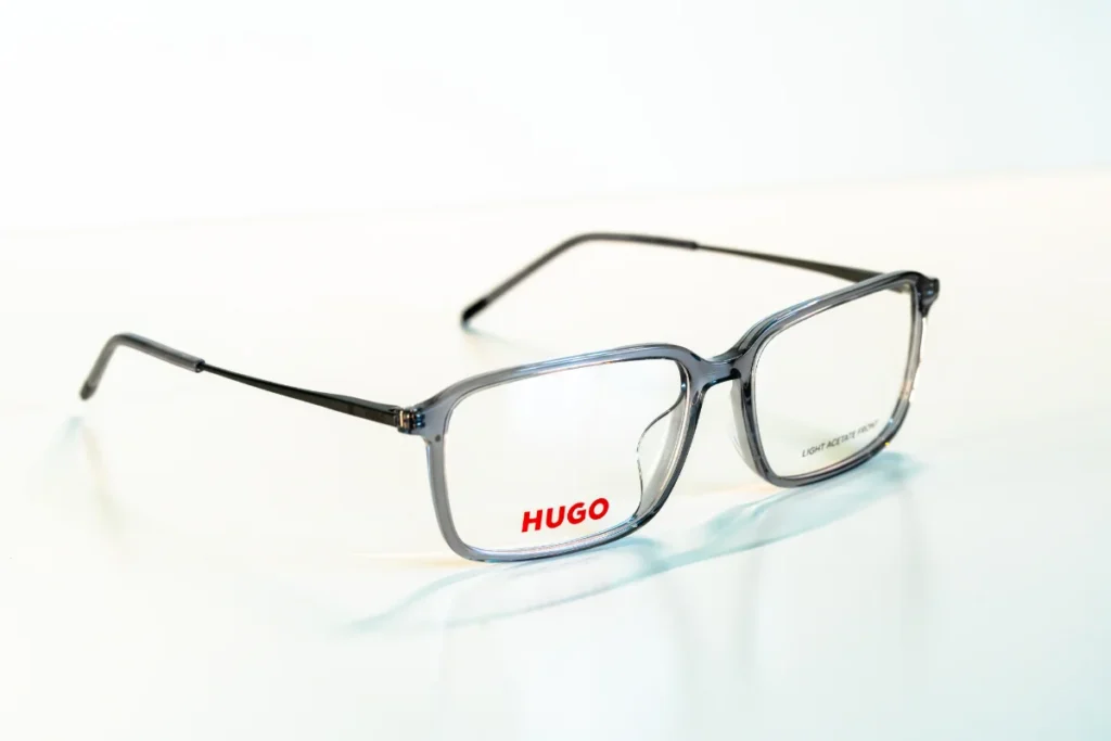 akinių rėmeliai naujienos Hugo Tommy Hilfiger Pierre Cardin Carrera miesto optika akių klinika korekciniai akiniai lęšiai