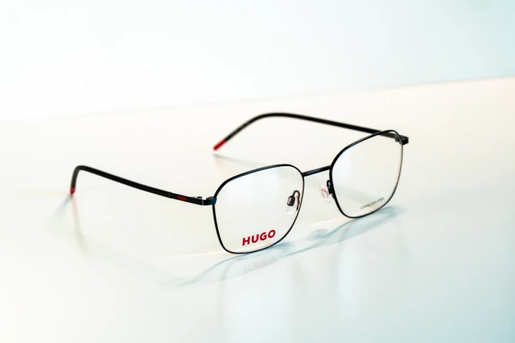akinių rėmeliai naujienos Hugo Tommy Hilfiger Pierre Cardin Carrera miesto optika akių klinika korekciniai akiniai lęšiai