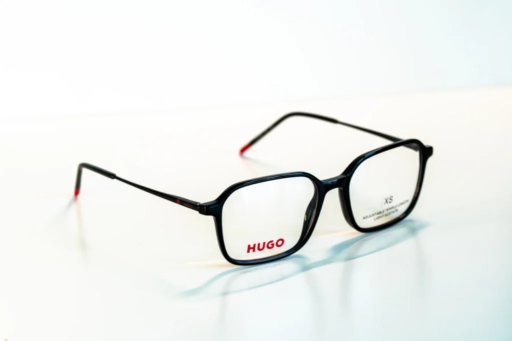 akinių rėmeliai naujienos Hugo Tommy Hilfiger Pierre Cardin Carrera miesto optika akių klinika korekciniai akiniai lęšiai