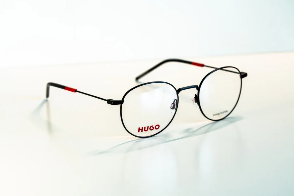 akinių rėmeliai naujienos Hugo Tommy Hilfiger Pierre Cardin Carrera miesto optika akių klinika korekciniai akiniai lęšiai