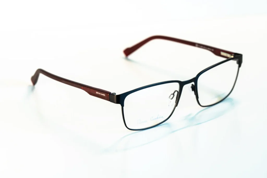 akinių rėmeliai naujienos Hugo Tommy Hilfiger Pierre Cardin Carrera miesto optika akių klinika korekciniai akiniai lęšiai