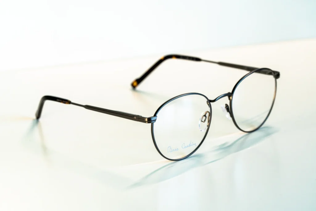 akinių rėmeliai naujienos Hugo Tommy Hilfiger Pierre Cardin Carrera miesto optika akių klinika korekciniai akiniai lęšiai