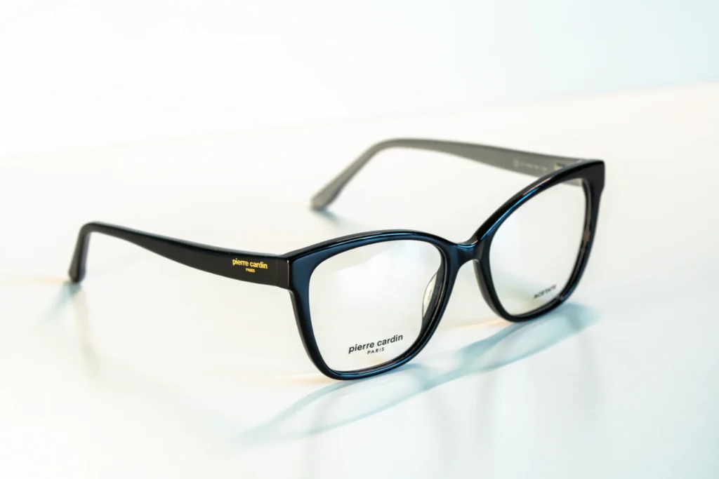 akinių rėmeliai naujienos Hugo Tommy Hilfiger Pierre Cardin Carrera miesto optika akių klinika korekciniai akiniai lęšiai