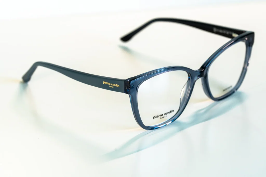 akinių rėmeliai naujienos Hugo Tommy Hilfiger Pierre Cardin Carrera miesto optika akių klinika korekciniai akiniai lęšiai