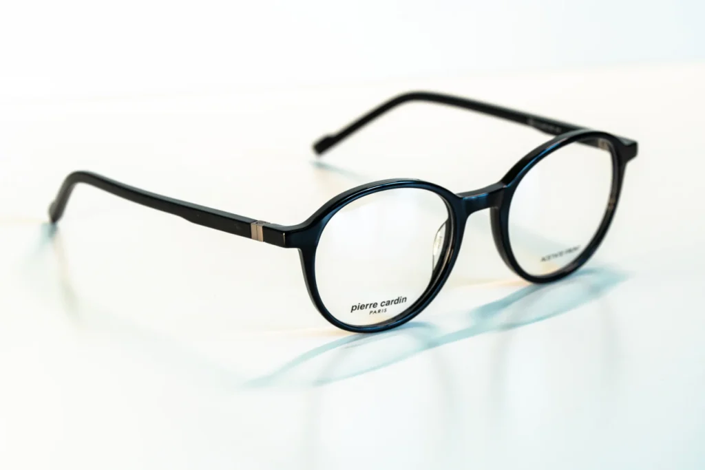 akinių rėmeliai naujienos Hugo Tommy Hilfiger Pierre Cardin Carrera miesto optika akių klinika korekciniai akiniai lęšiai