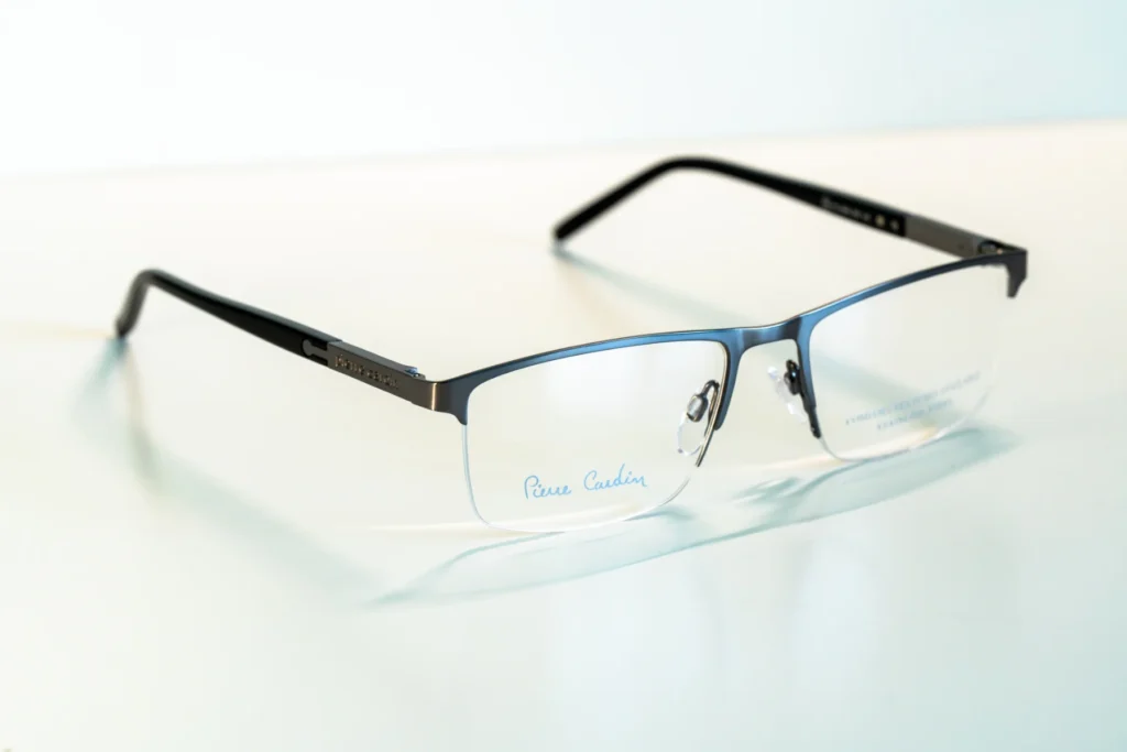akinių rėmeliai naujienos Hugo Tommy Hilfiger Pierre Cardin Carrera miesto optika akių klinika korekciniai akiniai lęšiai