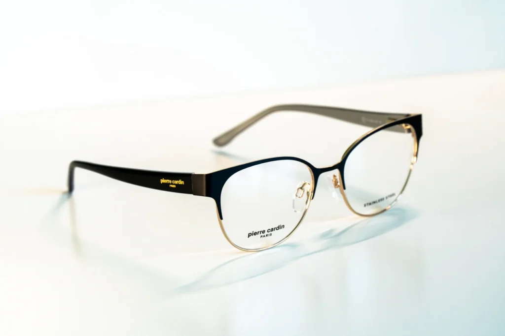 akinių rėmeliai naujienos Hugo Tommy Hilfiger Pierre Cardin Carrera miesto optika akių klinika korekciniai akiniai lęšiai