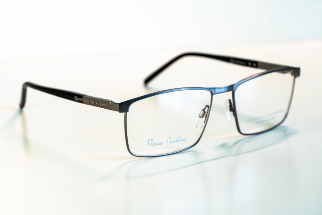 akinių rėmeliai naujienos Hugo Tommy Hilfiger Pierre Cardin Carrera miesto optika akių klinika korekciniai akiniai lęšiai