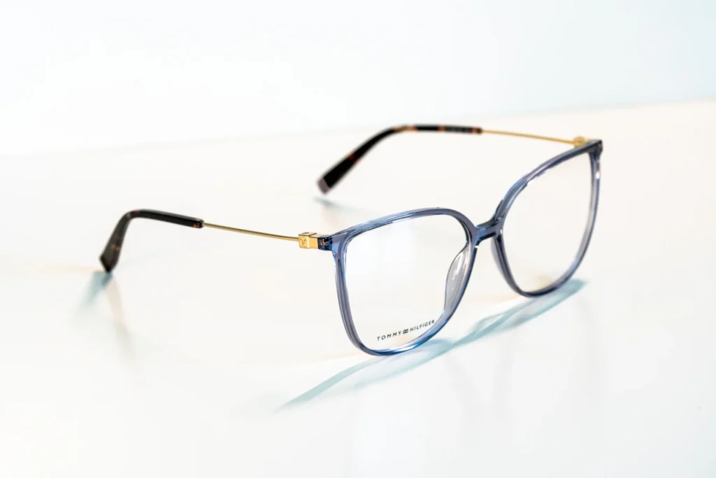 akinių rėmeliai naujienos Hugo Tommy Hilfiger Pierre Cardin Carrera miesto optika akių klinika korekciniai akiniai lęšiai