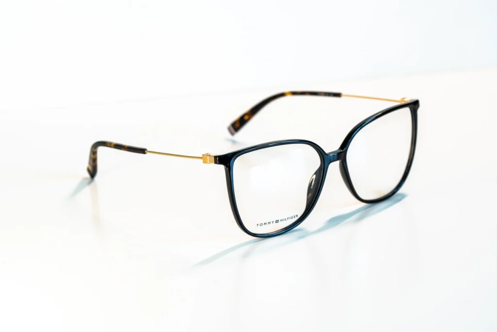 akinių rėmeliai naujienos Hugo Tommy Hilfiger Pierre Cardin Carrera miesto optika akių klinika korekciniai akiniai lęšiai