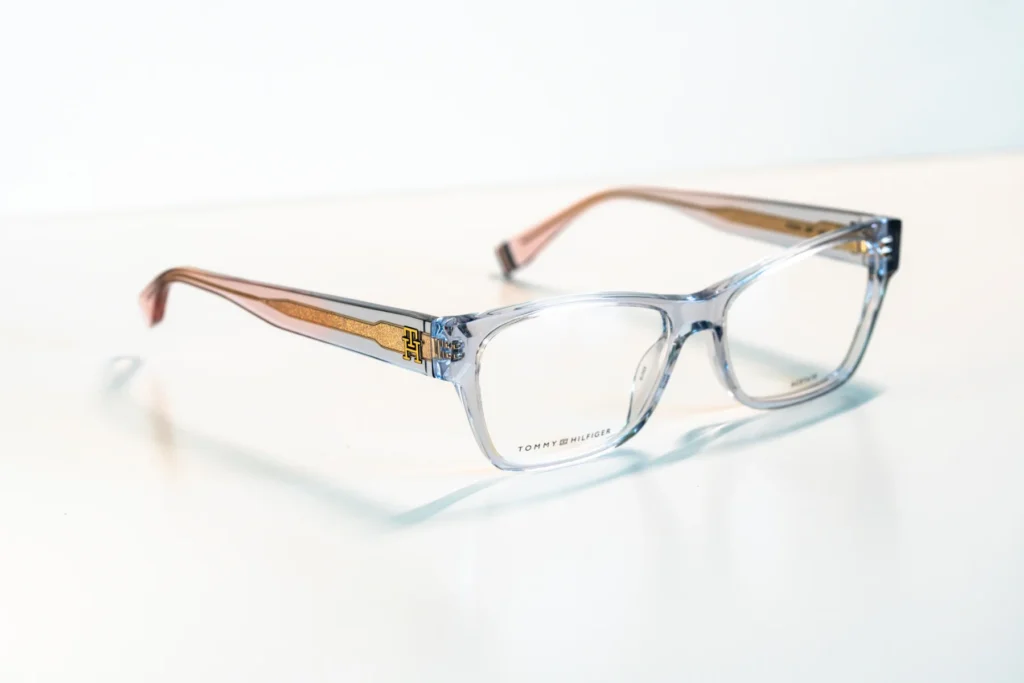 akinių rėmeliai naujienos Hugo Tommy Hilfiger Pierre Cardin Carrera miesto optika akių klinika korekciniai akiniai lęšiai