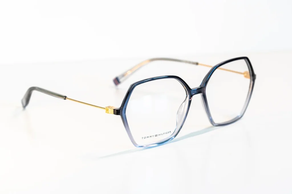 akinių rėmeliai naujienos Hugo Tommy Hilfiger Pierre Cardin Carrera miesto optika akių klinika korekciniai akiniai lęšiai