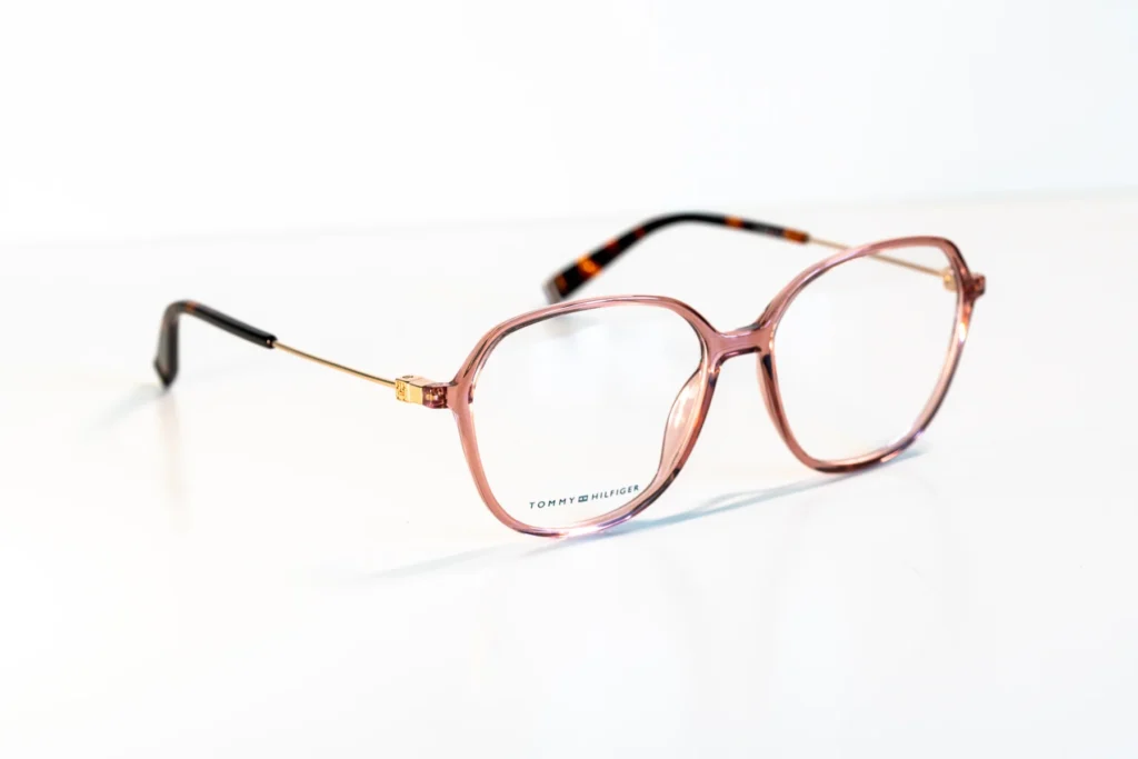 akinių rėmeliai naujienos Hugo Tommy Hilfiger Pierre Cardin Carrera miesto optika akių klinika korekciniai akiniai lęšiai