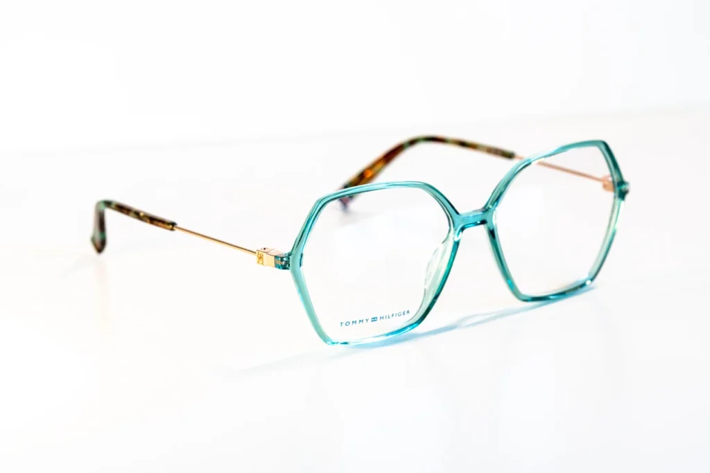 akinių rėmeliai naujienos Hugo Tommy Hilfiger Pierre Cardin Carrera miesto optika akių klinika korekciniai akiniai lęšiai