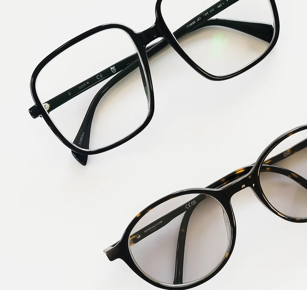 fotochrominiai akiniai akinių lęšiai miesto optika akių klinika korekciniai akiniai