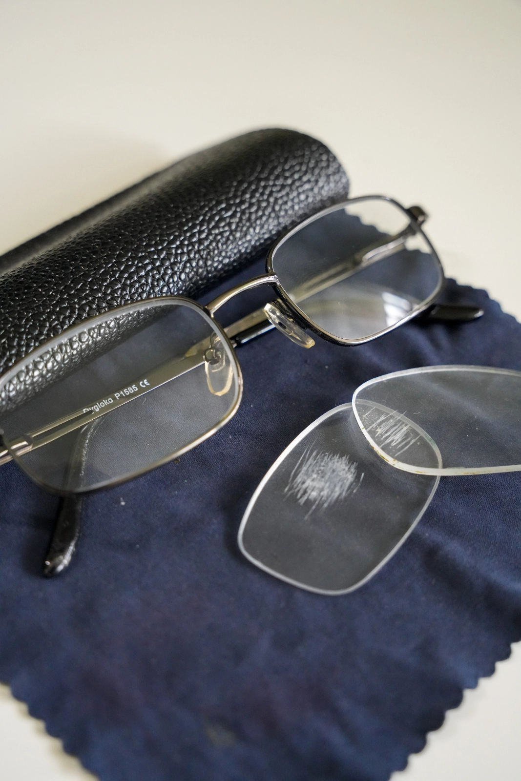 akinių rėmeliai akiniai miesto optika korekciniai akiniai akinių lęšiai